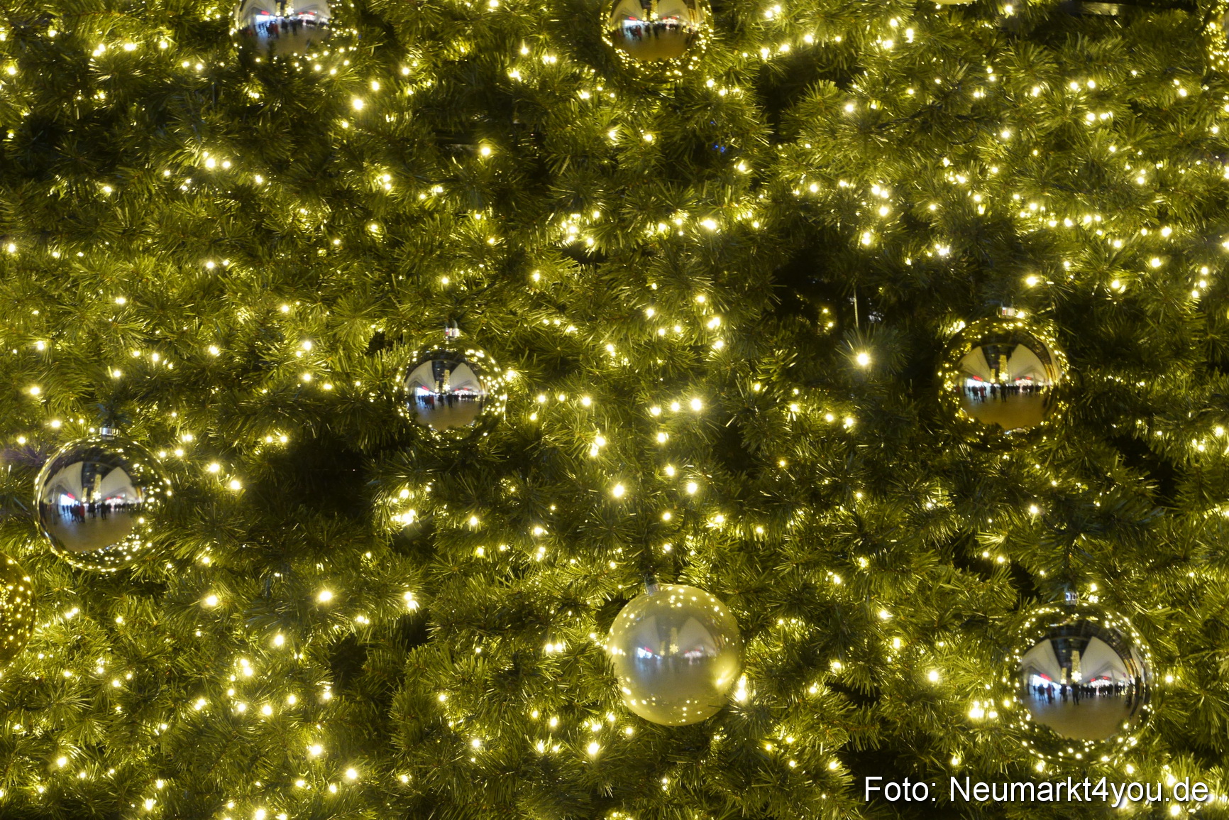 NeuerMarkt Weihnachtsbeleuchtung 271115 0007